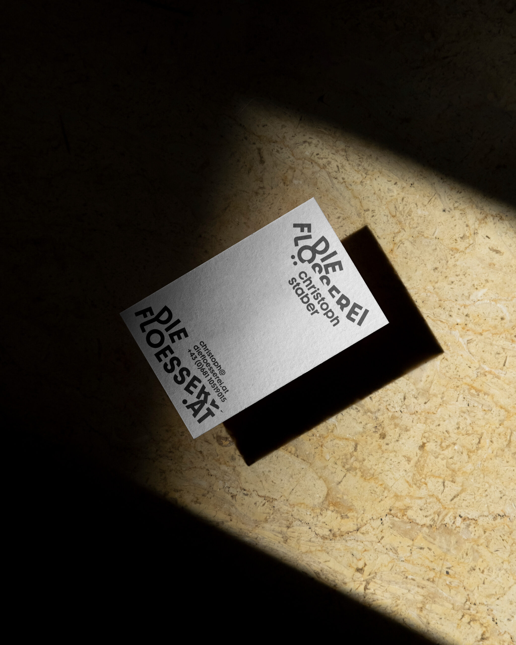 Business_Cards_15_Mockup_BYLD2